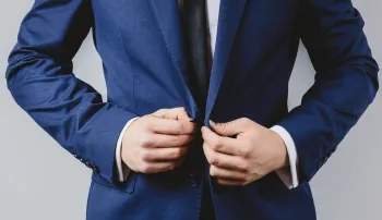 Homme en costume